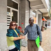 Entrega de cravos nas Instituições e Comércio Local